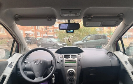 Toyota Yaris III рестайлинг, 2008 год, 525 000 рублей, 2 фотография