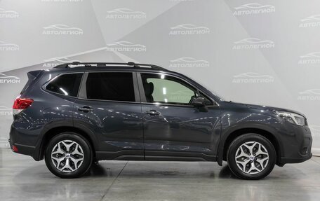 Subaru Forester, 2018 год, 2 430 000 рублей, 6 фотография