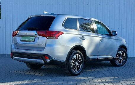 Mitsubishi Outlander III рестайлинг 3, 2017 год, 1 849 000 рублей, 4 фотография