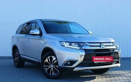 Mitsubishi Outlander III рестайлинг 3, 2017 год, 1 849 000 рублей, 2 фотография
