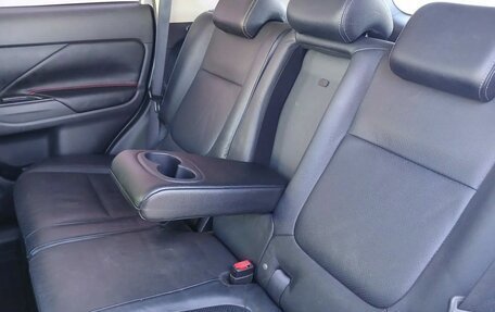 Mitsubishi Outlander III рестайлинг 3, 2017 год, 1 849 000 рублей, 13 фотография