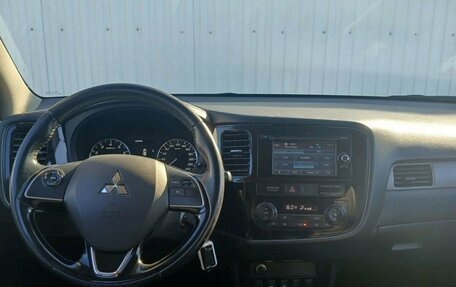 Mitsubishi Outlander III рестайлинг 3, 2017 год, 1 849 000 рублей, 11 фотография