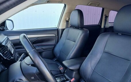 Mitsubishi Outlander III рестайлинг 3, 2017 год, 1 849 000 рублей, 12 фотография