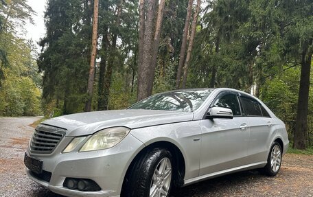 Mercedes-Benz E-Класс, 2010 год, 940 000 рублей, 2 фотография