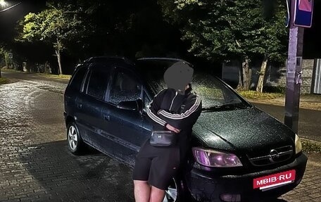 Opel Zafira A рестайлинг, 2004 год, 150 000 рублей, 2 фотография