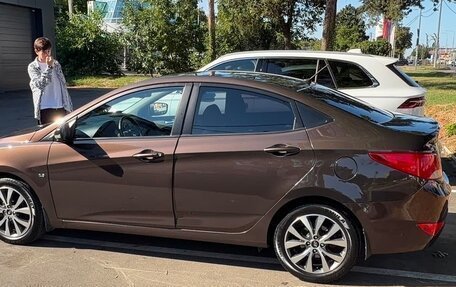 Hyundai Solaris II рестайлинг, 2015 год, 1 100 000 рублей, 5 фотография