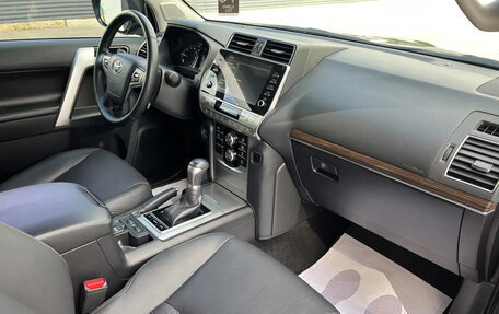 Toyota Land Cruiser Prado 150 рестайлинг 2, 2021 год, 6 590 000 рублей, 5 фотография
