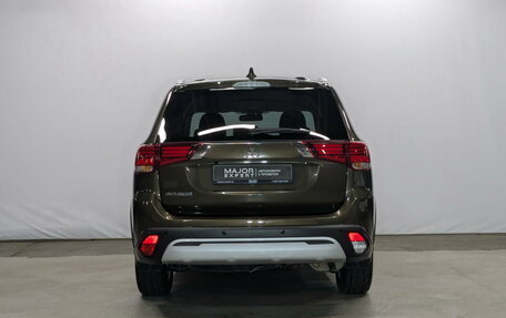 Mitsubishi Outlander III рестайлинг 3, 2020 год, 2 495 000 рублей, 6 фотография