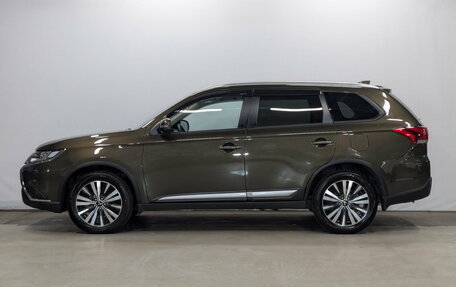 Mitsubishi Outlander III рестайлинг 3, 2020 год, 2 495 000 рублей, 8 фотография