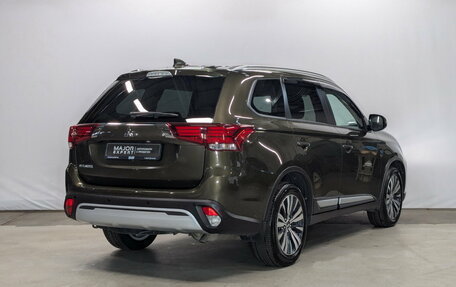Mitsubishi Outlander III рестайлинг 3, 2020 год, 2 495 000 рублей, 5 фотография