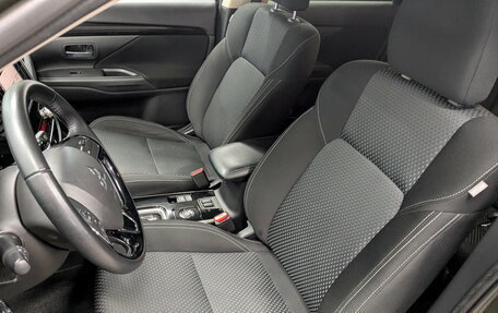 Mitsubishi Outlander III рестайлинг 3, 2020 год, 2 495 000 рублей, 20 фотография