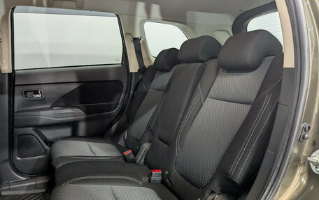 Mitsubishi Outlander III рестайлинг 3, 2020 год, 2 495 000 рублей, 12 фотография