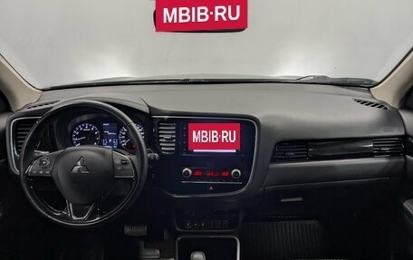Mitsubishi Outlander III рестайлинг 3, 2020 год, 2 495 000 рублей, 14 фотография