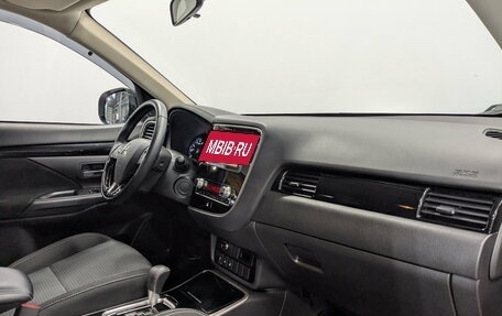 Mitsubishi Outlander III рестайлинг 3, 2020 год, 2 495 000 рублей, 11 фотография
