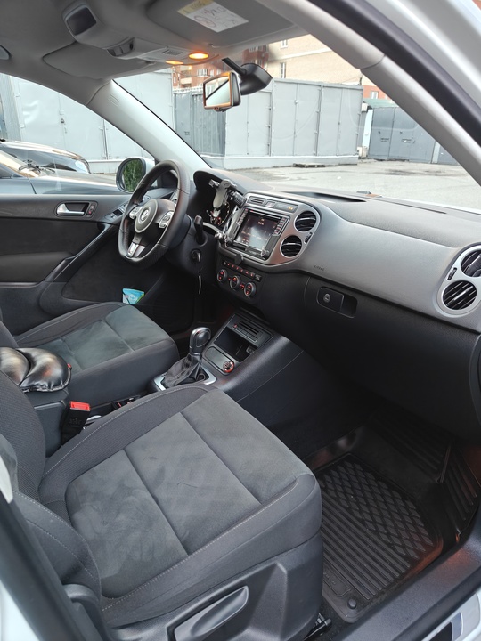 Volkswagen Tiguan I рестайлинг, 2016 год, 2 000 000 рублей, 9 фотография