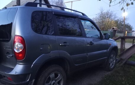 Chevrolet Niva I рестайлинг, 2011 год, 500 000 рублей, 4 фотография