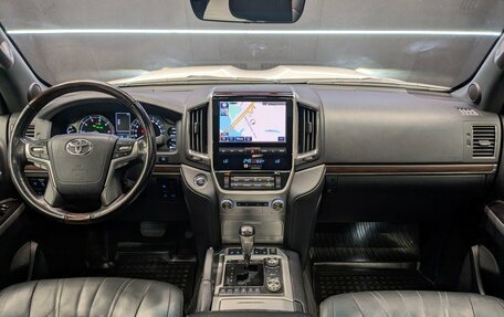 Toyota Land Cruiser 200, 2019 год, 7 550 000 рублей, 24 фотография