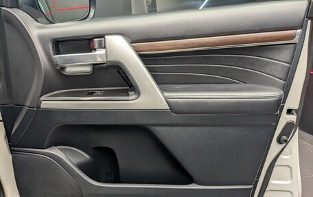 Toyota Land Cruiser 200, 2019 год, 7 550 000 рублей, 23 фотография