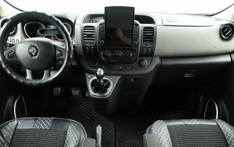 Renault Trafic, 2015 год, 2 099 900 рублей, 7 фотография