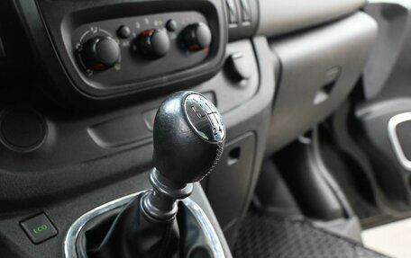 Renault Trafic, 2015 год, 2 099 900 рублей, 16 фотография
