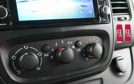 Renault Trafic, 2015 год, 2 099 900 рублей, 15 фотография