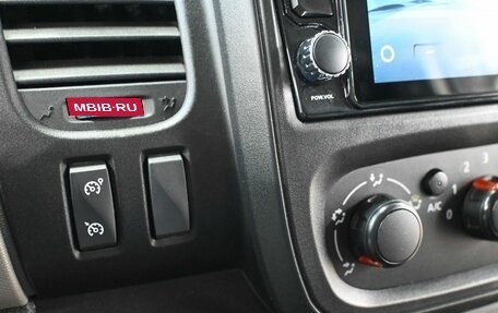 Renault Trafic, 2015 год, 2 099 900 рублей, 17 фотография