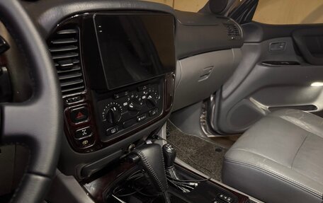 Toyota Land Cruiser 100 рестайлинг 2, 2000 год, 1 880 000 рублей, 13 фотография