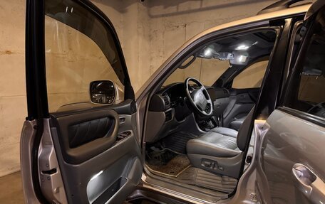 Toyota Land Cruiser 100 рестайлинг 2, 2000 год, 1 880 000 рублей, 8 фотография