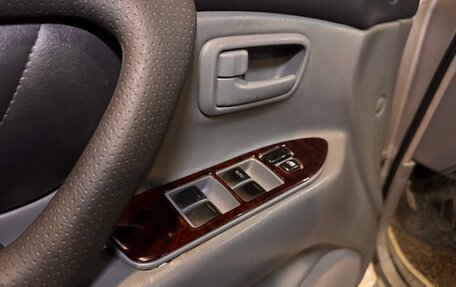 Toyota Land Cruiser 100 рестайлинг 2, 2000 год, 1 880 000 рублей, 25 фотография
