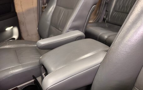 Toyota Land Cruiser 100 рестайлинг 2, 2000 год, 1 880 000 рублей, 28 фотография