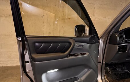 Toyota Land Cruiser 100 рестайлинг 2, 2000 год, 1 880 000 рублей, 24 фотография