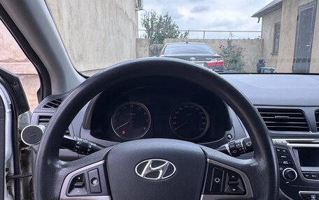 Hyundai Solaris II рестайлинг, 2015 год, 890 000 рублей, 19 фотография
