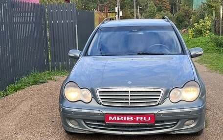 Mercedes-Benz C-Класс, 2004 год, 495 000 рублей, 1 фотография