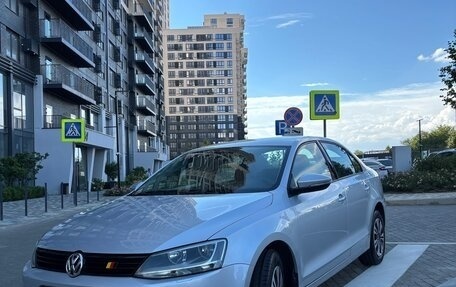 Volkswagen Jetta VI, 2013 год, 860 000 рублей, 1 фотография