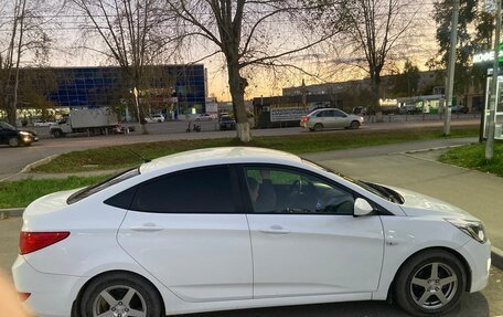 Hyundai Solaris II рестайлинг, 2016 год, 800 000 рублей, 3 фотография