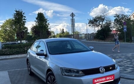 Volkswagen Jetta VI, 2013 год, 860 000 рублей, 2 фотография