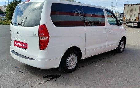 Hyundai H-1 II рестайлинг, 2018 год, 2 000 000 рублей, 8 фотография