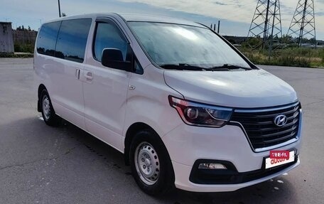 Hyundai H-1 II рестайлинг, 2018 год, 2 000 000 рублей, 7 фотография