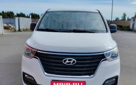 Hyundai H-1 II рестайлинг, 2018 год, 2 000 000 рублей, 3 фотография