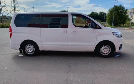 Hyundai H-1 II рестайлинг, 2018 год, 2 000 000 рублей, 9 фотография