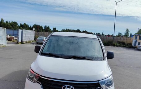 Hyundai H-1 II рестайлинг, 2018 год, 2 000 000 рублей, 11 фотография
