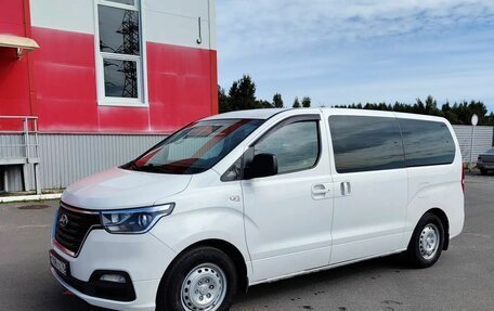 Hyundai H-1 II рестайлинг, 2018 год, 2 000 000 рублей, 12 фотография