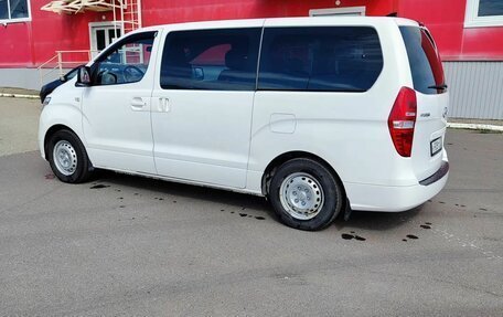 Hyundai H-1 II рестайлинг, 2018 год, 2 000 000 рублей, 22 фотография