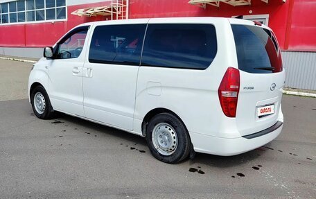 Hyundai H-1 II рестайлинг, 2018 год, 2 000 000 рублей, 24 фотография