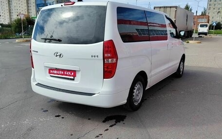 Hyundai H-1 II рестайлинг, 2018 год, 2 000 000 рублей, 18 фотография