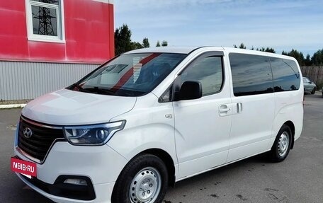 Hyundai H-1 II рестайлинг, 2018 год, 2 000 000 рублей, 15 фотография