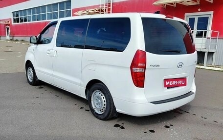 Hyundai H-1 II рестайлинг, 2018 год, 2 000 000 рублей, 21 фотография