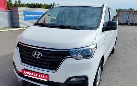 Hyundai H-1 II рестайлинг, 2018 год, 2 000 000 рублей, 19 фотография