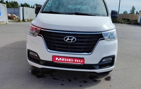 Hyundai H-1 II рестайлинг, 2018 год, 2 000 000 рублей, 13 фотография