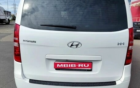 Hyundai H-1 II рестайлинг, 2018 год, 2 000 000 рублей, 20 фотография